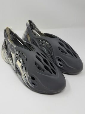 adidas men’s Grey and Cream Marbled Foam Clog Mules Sz. 12